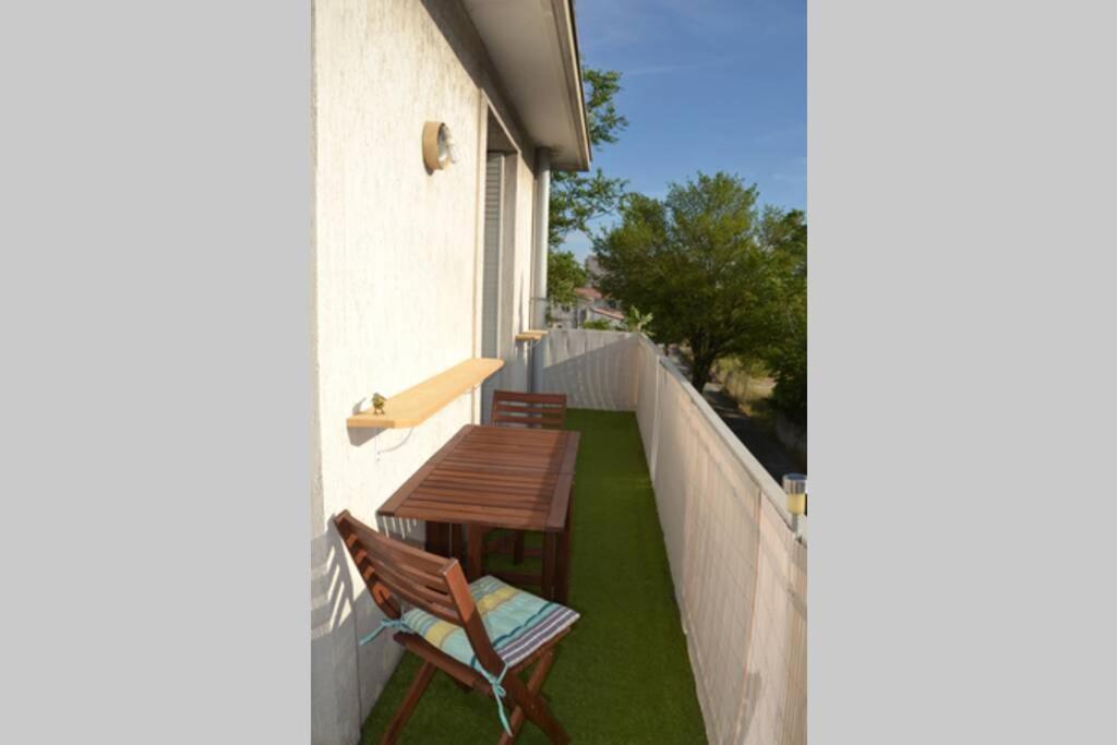 Appartement Lumineux Et Calme Avec Terrasse Avignon Exterior foto
